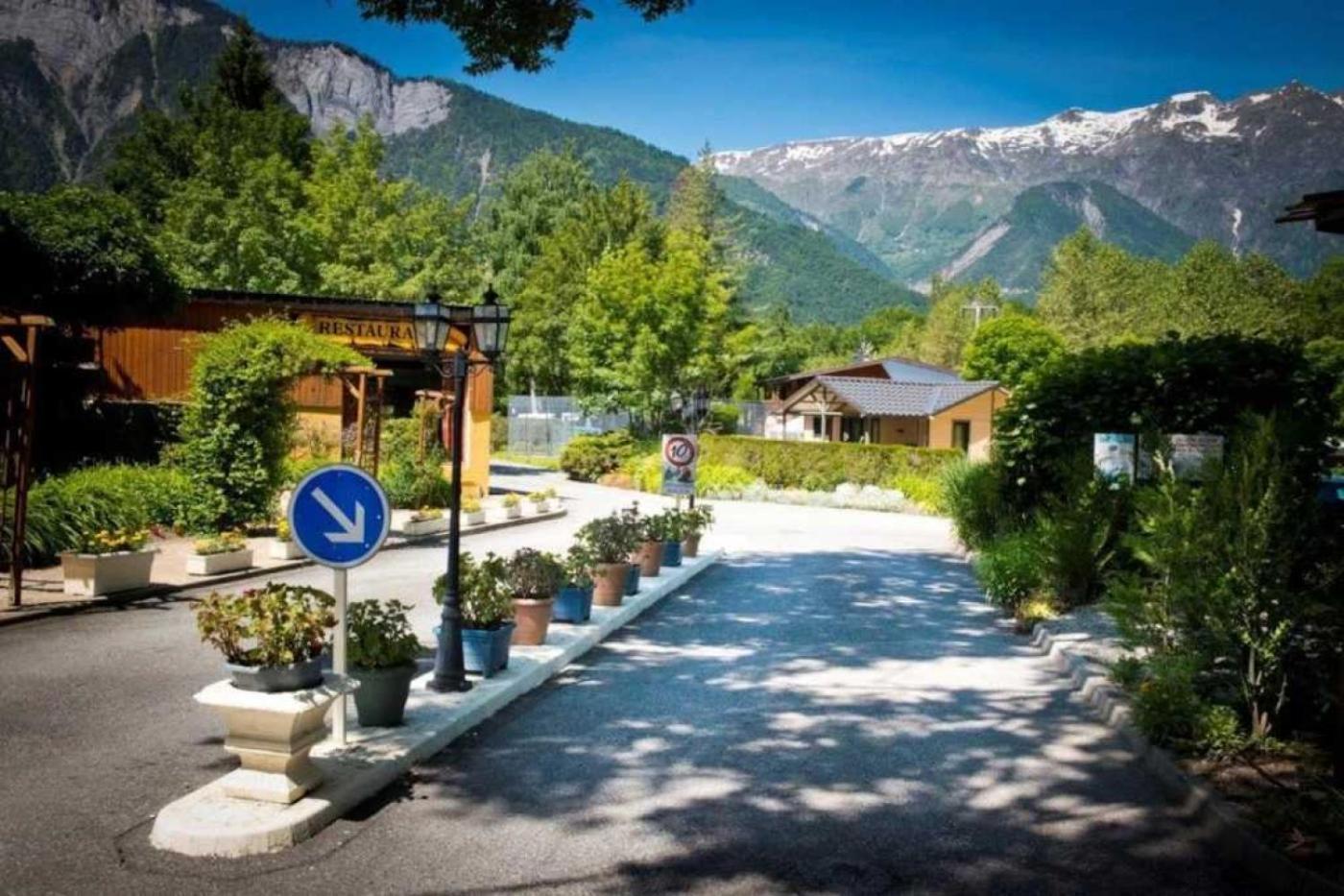 Camping 5 Etoiles - Piscine - Eeceff Le Bourg-dʼOisans מראה חיצוני תמונה
