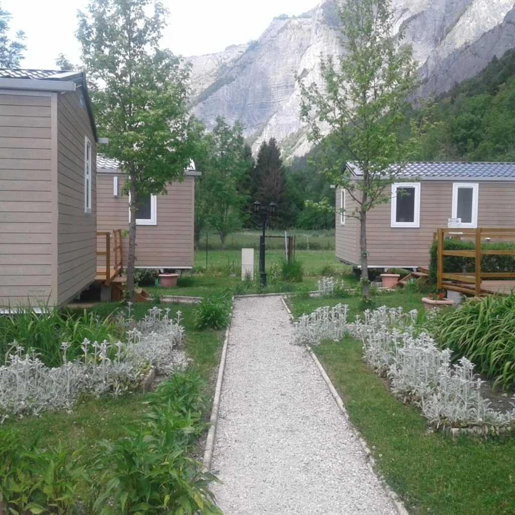 Camping 5 Etoiles - Piscine - Eeceff Le Bourg-dʼOisans מראה חיצוני תמונה